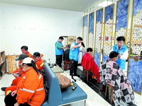 北东社区党委充实志愿服务阵营,开展活动为群众义剪